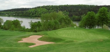 Blick auf die Golfanlage