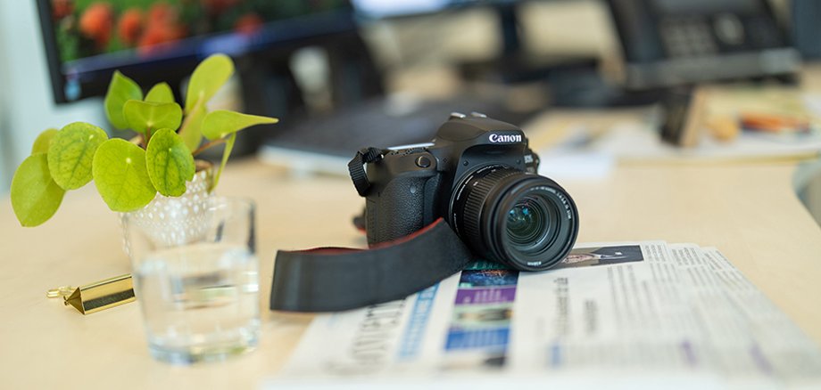 Kamera auf einem Schreibtisch